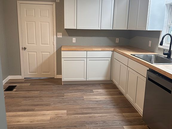Kitchen/ Dining