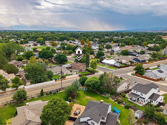 2nd image of 105 Sunset Dr