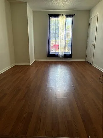 2 bed, 1.0 bath, 950 sqft, $1,350 — Photo 2