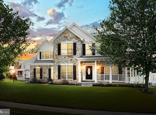 909 Silver Maple Cir, Seven Valleys, PA 17360