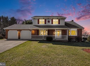 11 Narrow Rd, Hanover, PA 17331