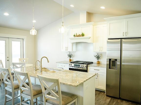 5th image of 337 E Saddleback Rd