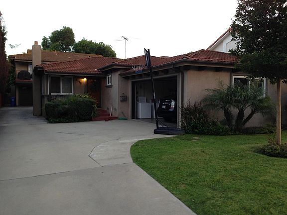 Landlord lives in this front house