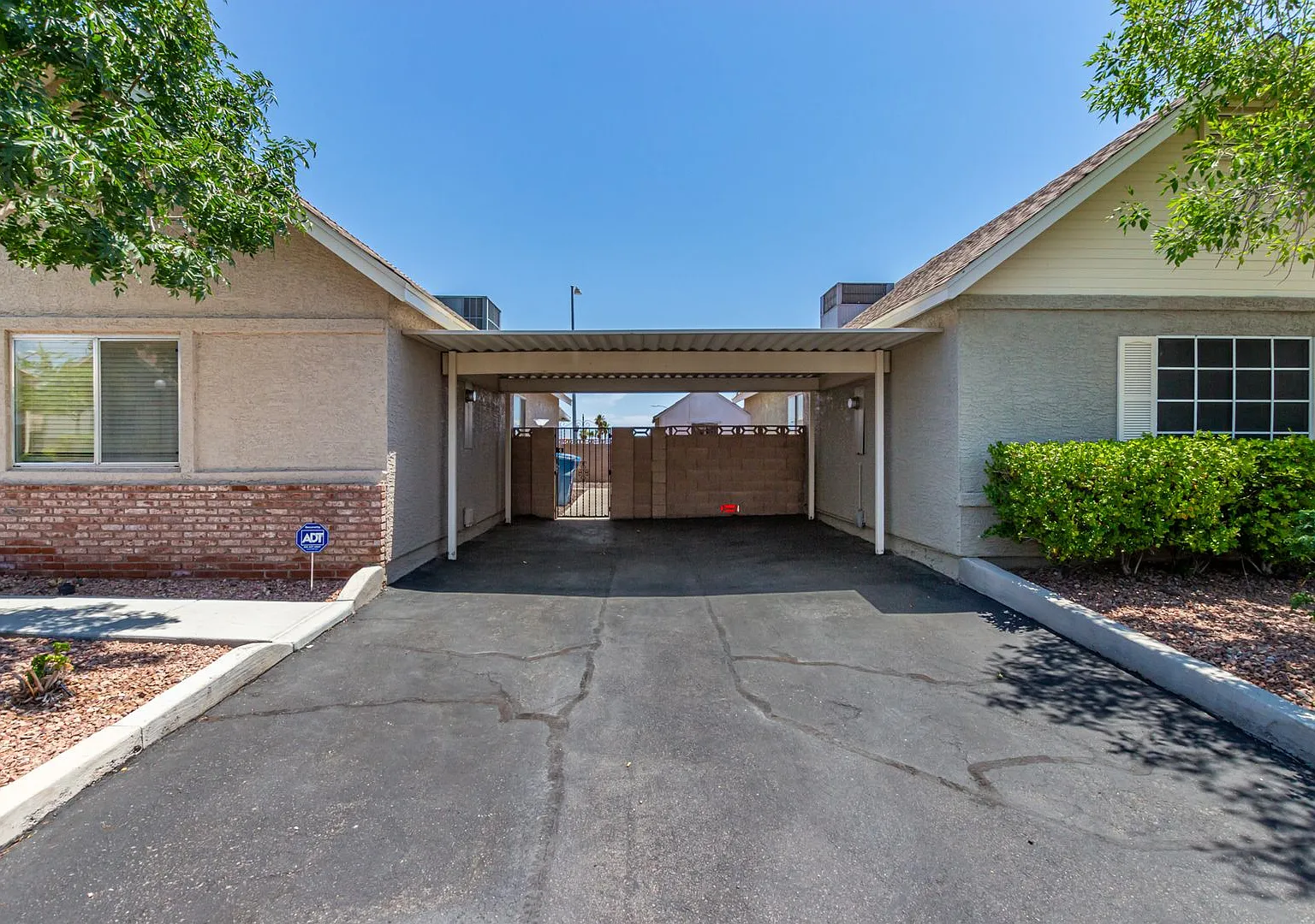 Single Story home in the heart of Summerlin — Photo 4