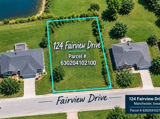 124 Fairview Dr, Manchester, IA 52057