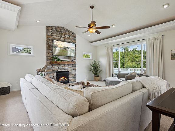 3rd image of 10306 Apple Blossom Ln