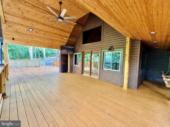1249 Meadow Mountain Dr, Mc Connellsburg, PA 17233