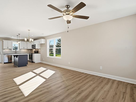 5th image of 232 Rae St