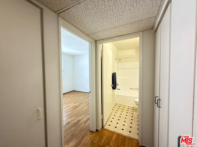 326 S Manhattan Pl #104 — Photo 5