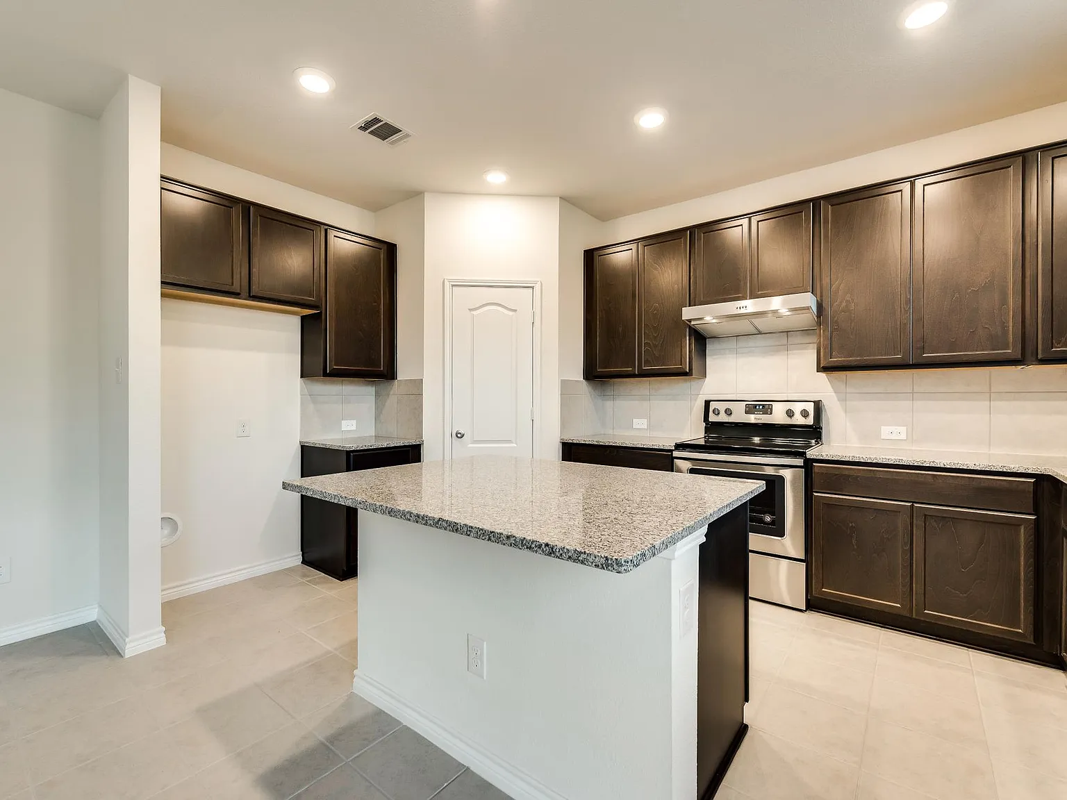 4 bed, 1853 sqft, $2,200 — Photo 4