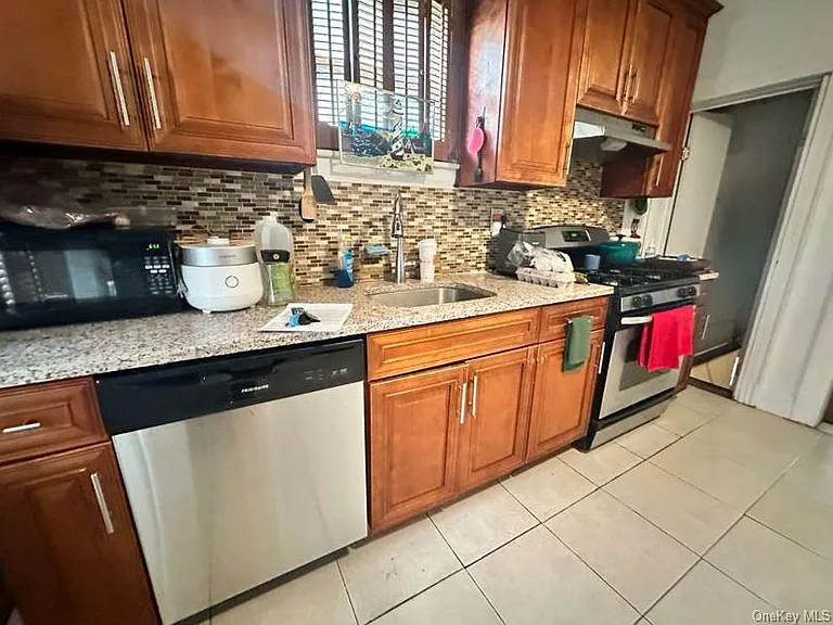 32 Herbert Ave — Photo 5