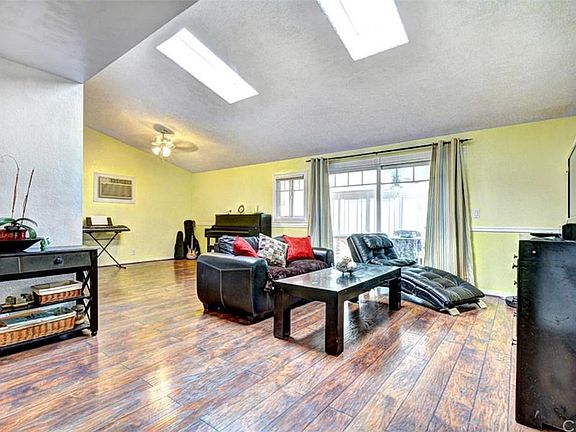 5th image of 8661 Hollyoak St