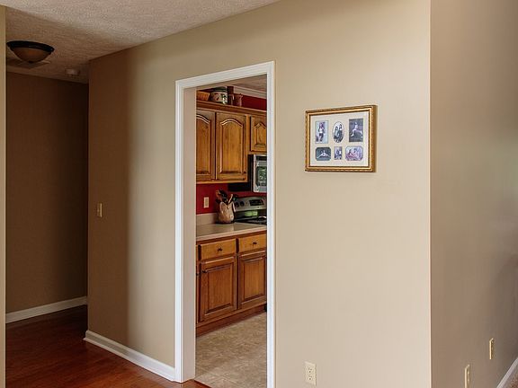 4th image of 144 Sundown Dr