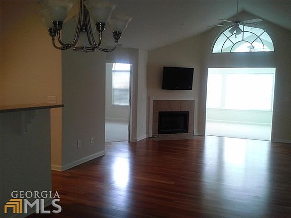 3rd image of 800 Silver Summit Dr SE