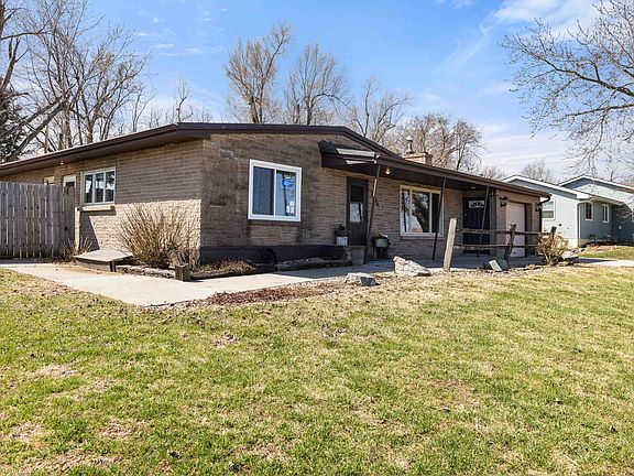 3rd image of 2604 Hilltop Dr