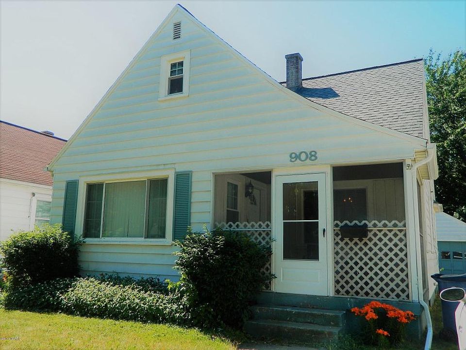1st image of 908 Lake Michigan Dr NW