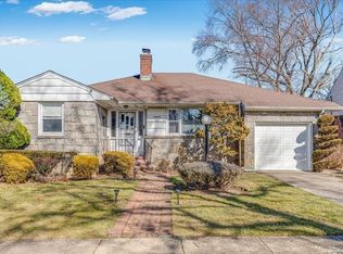 161 Wright Rd, Rockville Centre, NY 11570