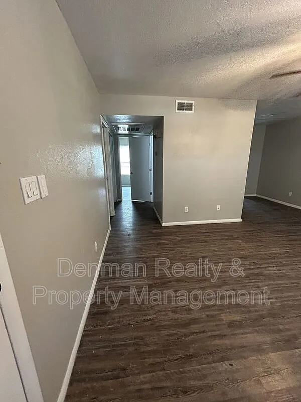 2 bed, 1.0 bath, 812 sqft, $1,025 — Photo 4