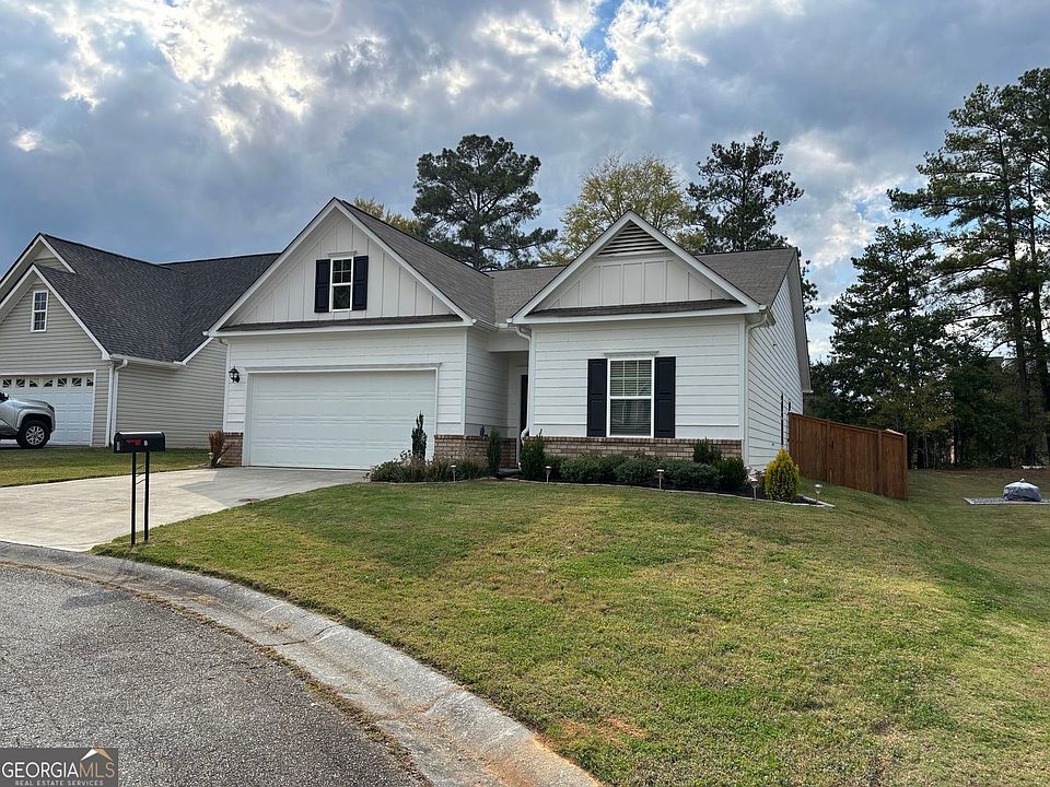1st image of 8 Kayla Dr