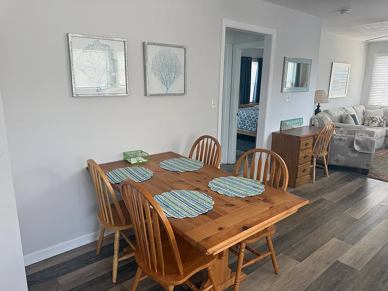320 Dupont Ave — Photo 3