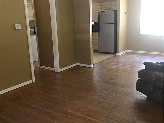 4th image of 2028 Bowie Dr