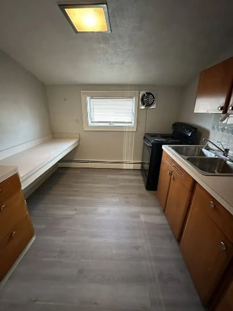 14724 Clifton Blvd — Photo 4