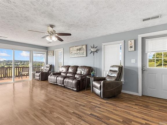 5th image of 429 Farefield Rd