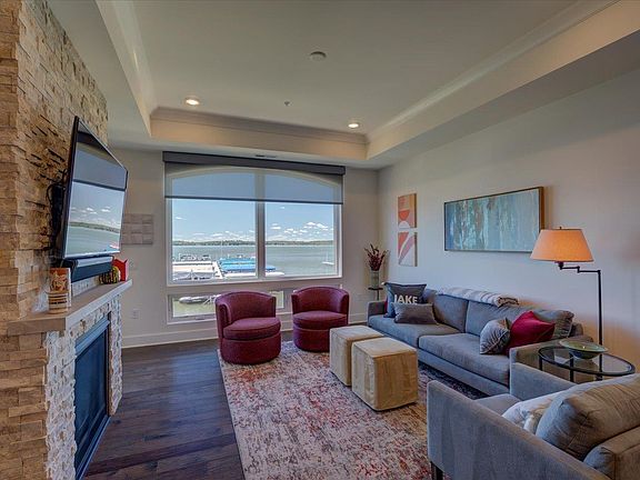 2nd image of 5600 Lake Edge #107