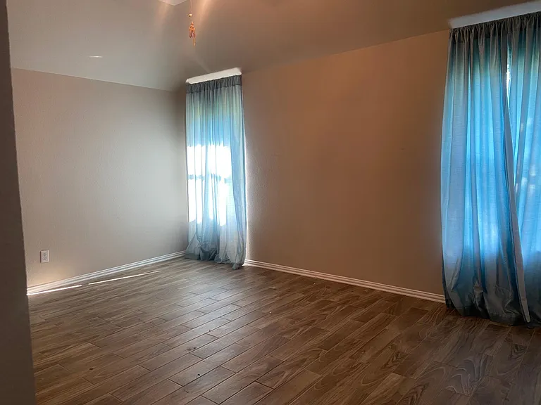 302 Crabapple Dr — Photo 12