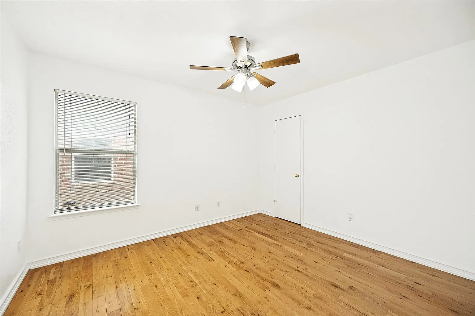 4 bed, 1947 sqft, $2,300 — Photo 3