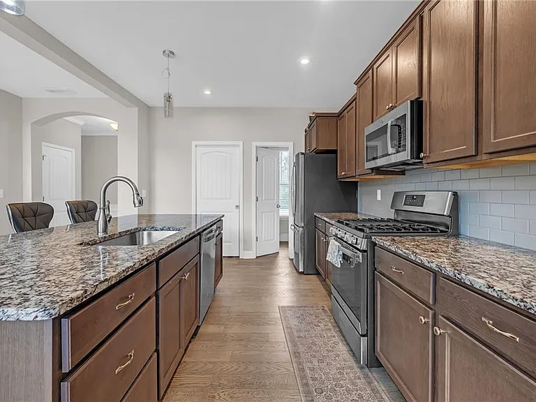 1645 Hillcrest Dr — Photo 6