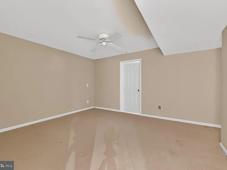 1022 Delf Dr — Photo 36