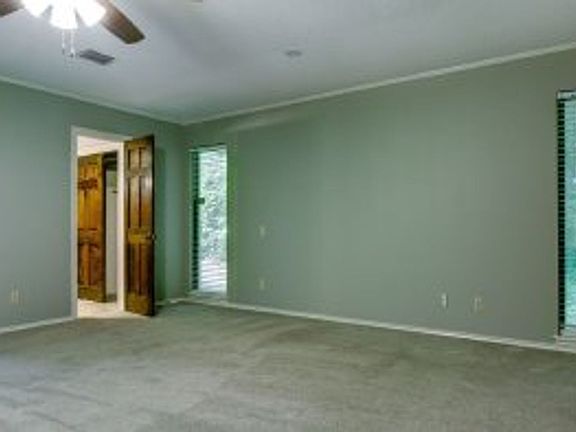 5th image of 36 Dogwood Lake Dr