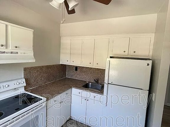 2nd image of 160 E 27th St House 2