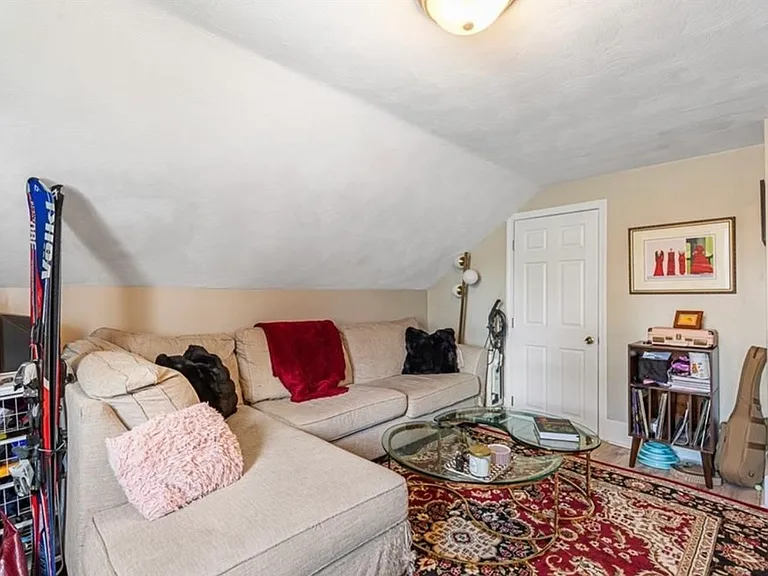 435 N Broadway #2 — Photo 4