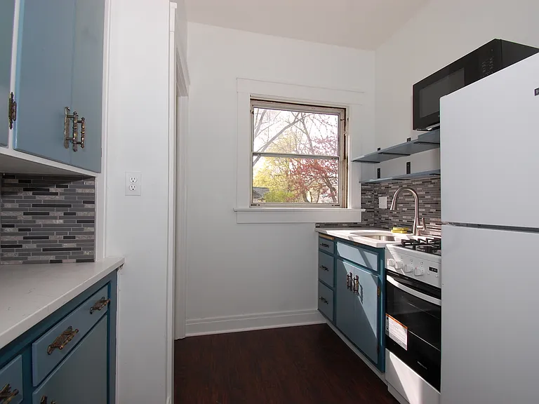 653 Jay St — Photo 4