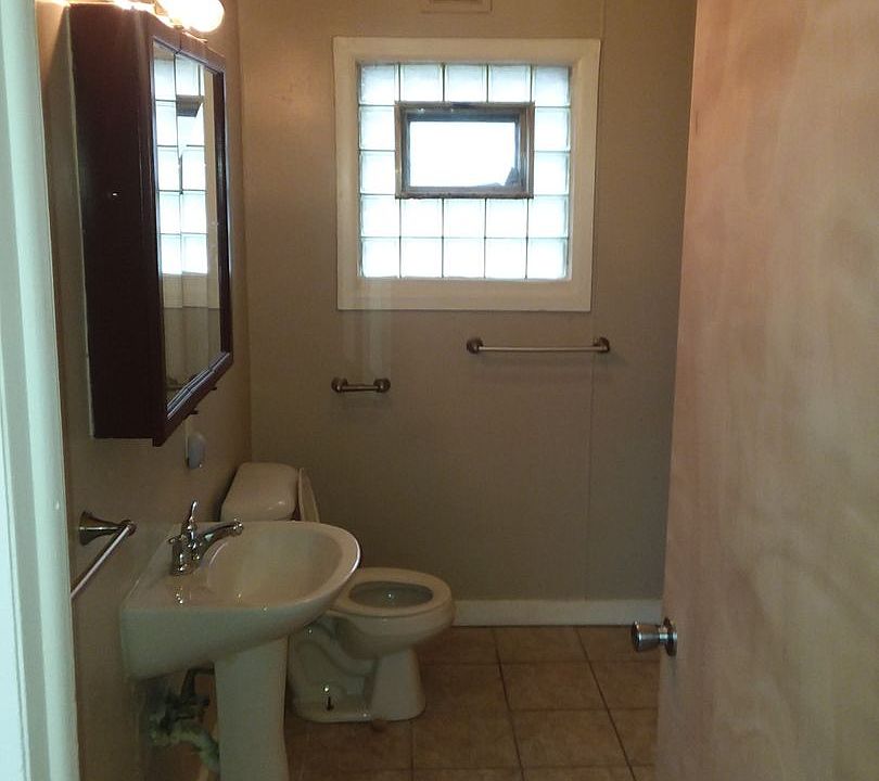 2nd image of 1630 W Lapham St