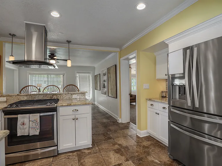 453 Davis St — Photo 7