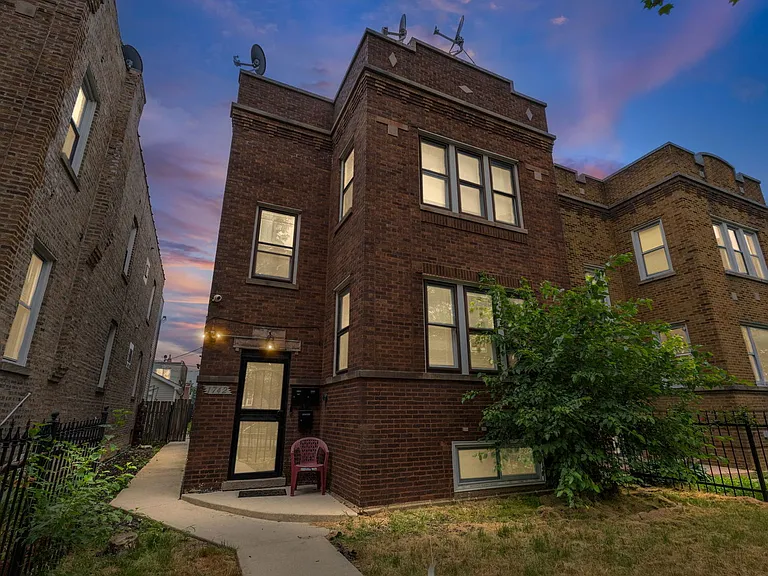 1742 N Mayfield Ave #1 — Photo 4