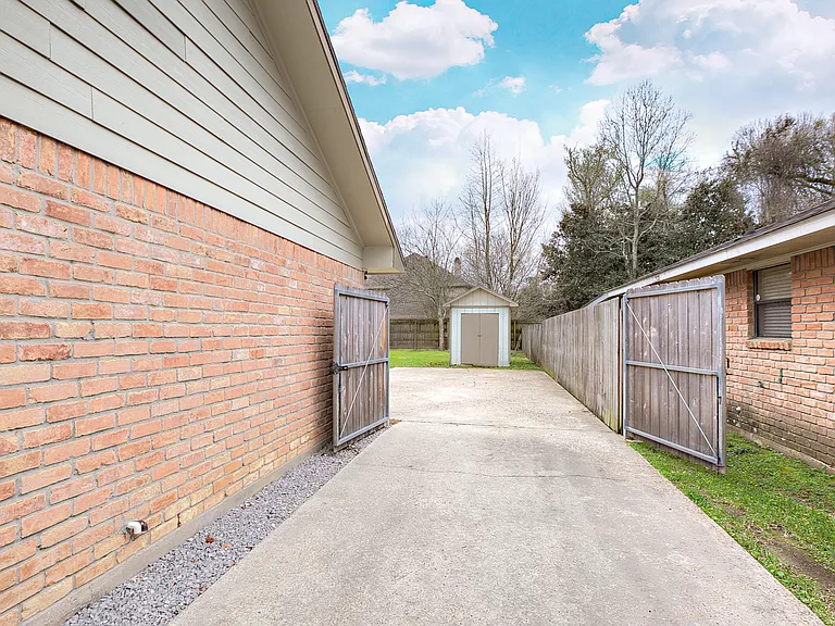 1138 Brookhollow Dr — Photo 23