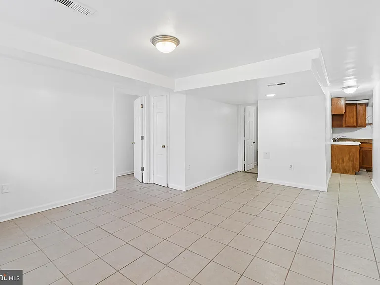 407 Lebaum St SE #4 — Photo 4