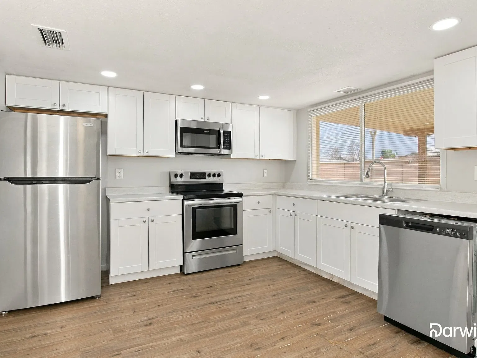 4 bed, 2.0 bath, 1733 sqft, $2,040 — Photo 2