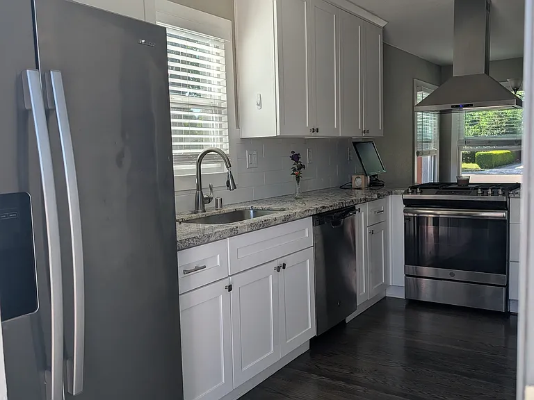 151 Hollywood Ave — Photo 14