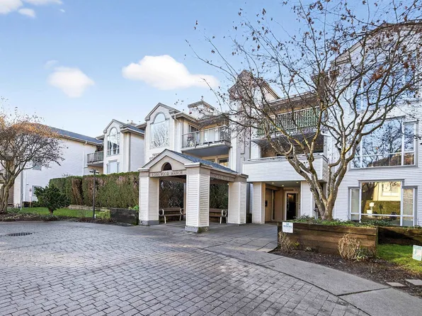 19122 122nd Ave #212, Pitt Meadows, BC V3Y 2N7