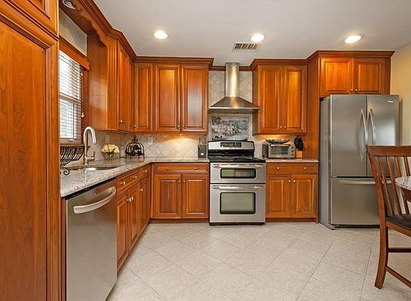 5th image of 112 Leewood Dr