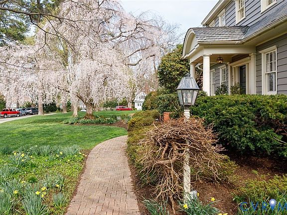 3rd image of 407 Henri Rd