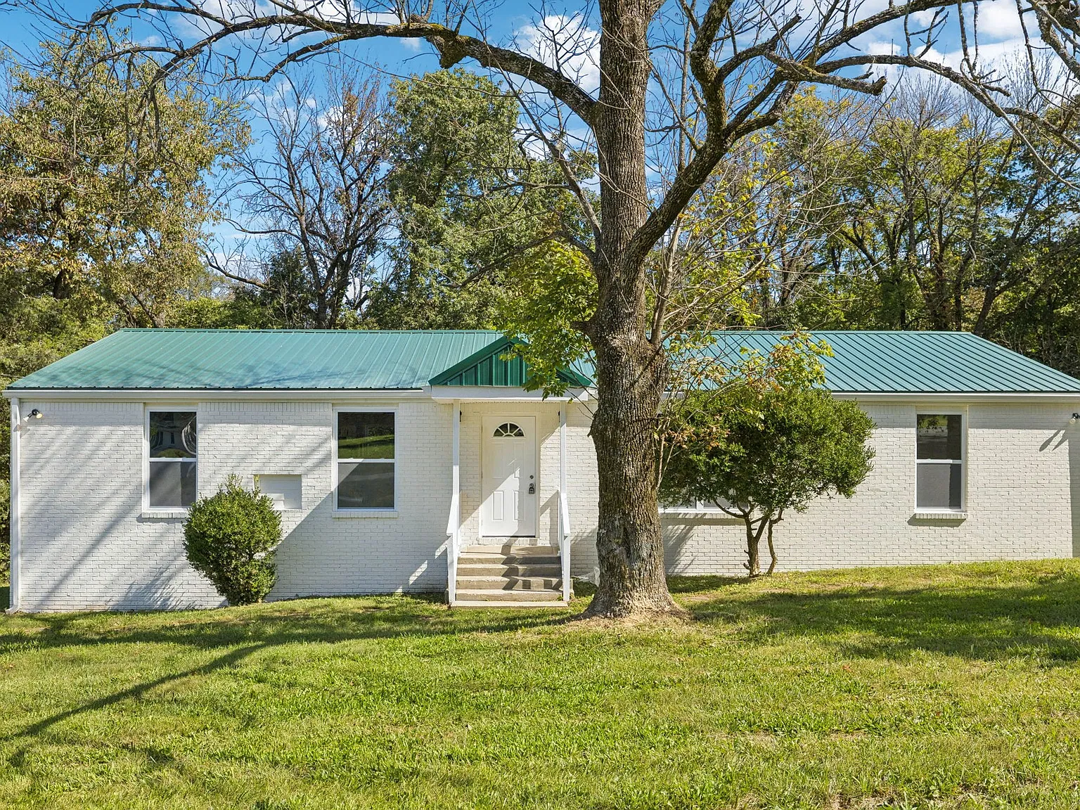 2 bed, 1.0 bath, 750 sqft, $1,400 — Photo 1