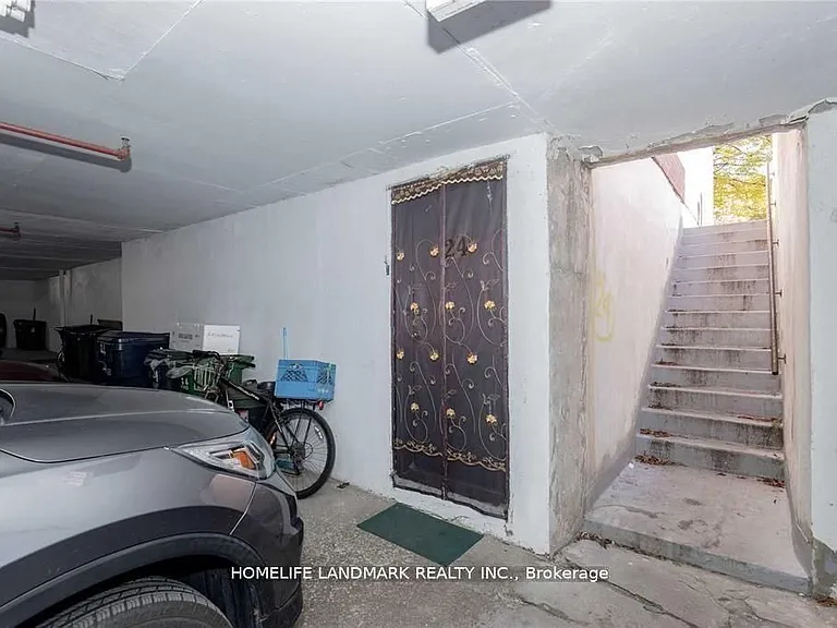1500 Sandhurst Cir #24 — Photo 4
