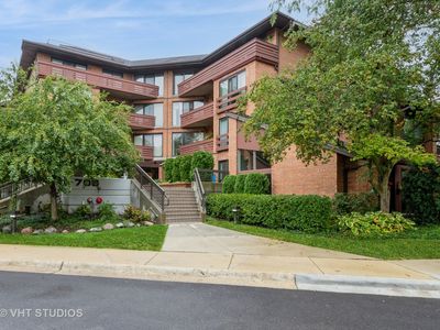 706 Waukegan Rd APT 201, Glenview, IL, 60025