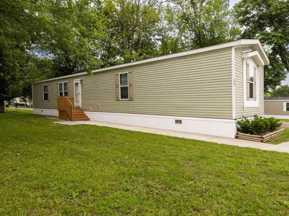 803 SE Ridgeview Dr, Topeka, KS 66609